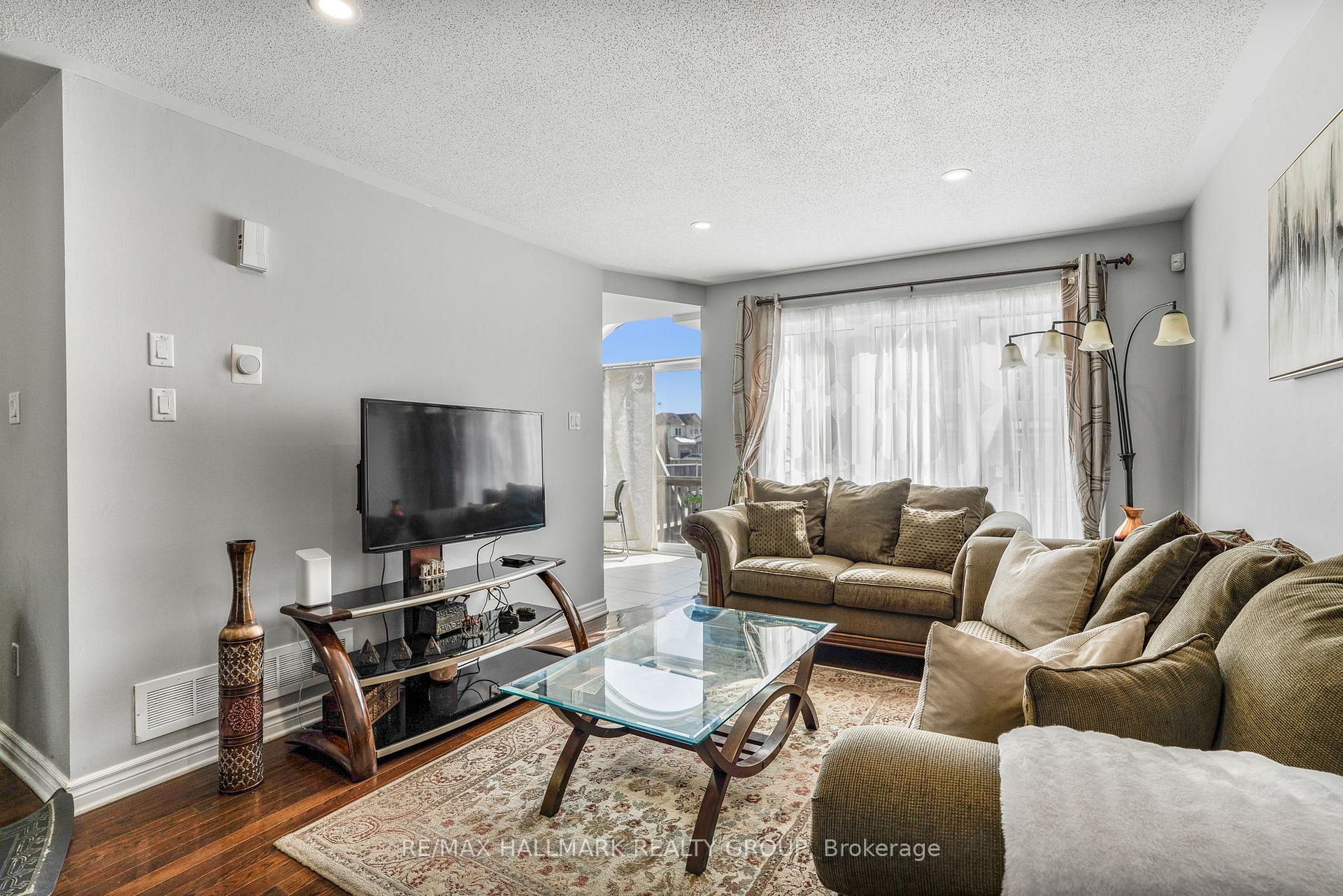 Photo 9 of 106 Garrity Crescent, Ottawa, Barrhaven - Strandherd — HOMEH