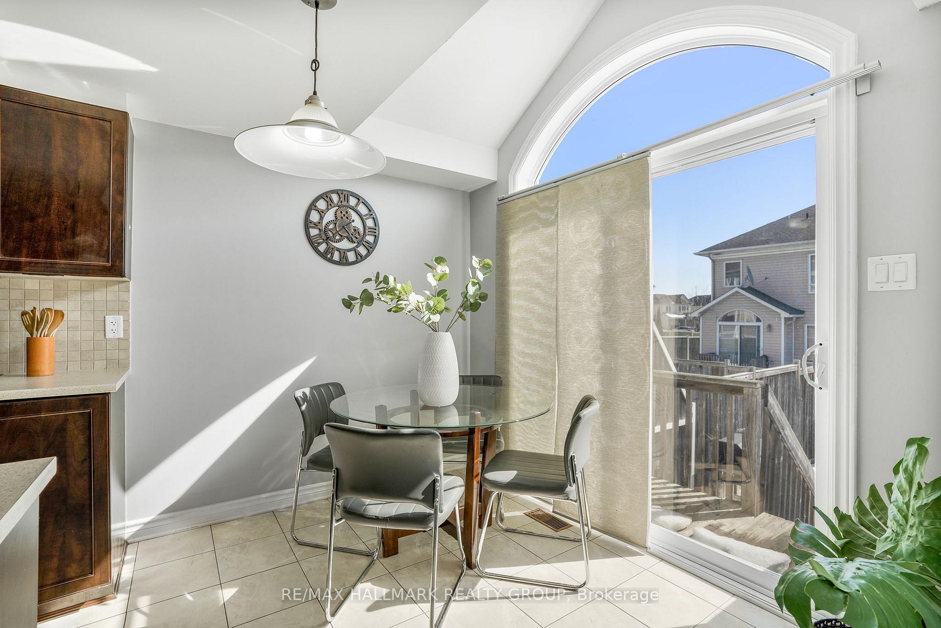 Photo 11 of 106 Garrity Crescent, Ottawa, Barrhaven - Strandherd — HOMEH