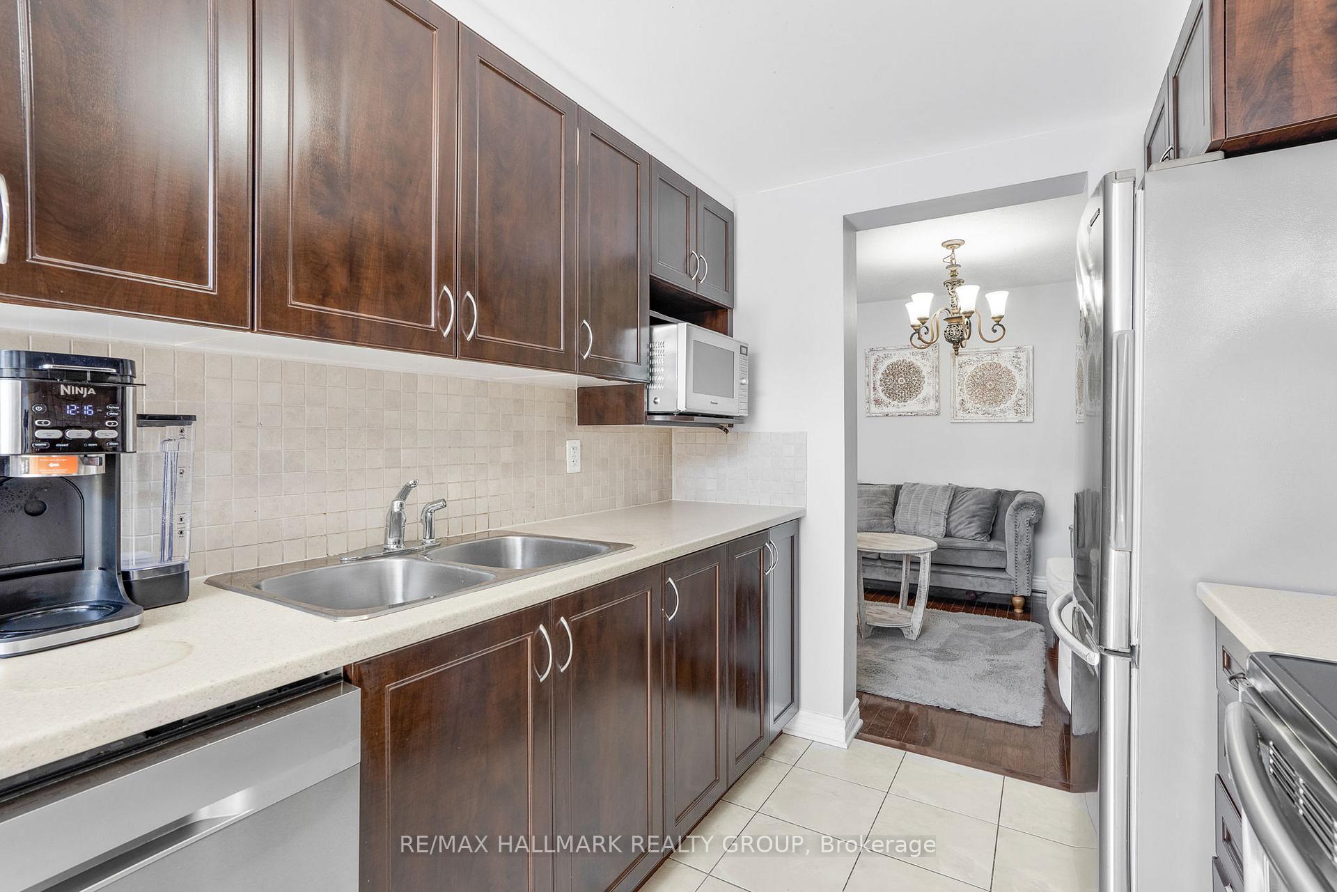 Photo 12 of 106 Garrity Crescent, Ottawa, Barrhaven - Strandherd — HOMEH