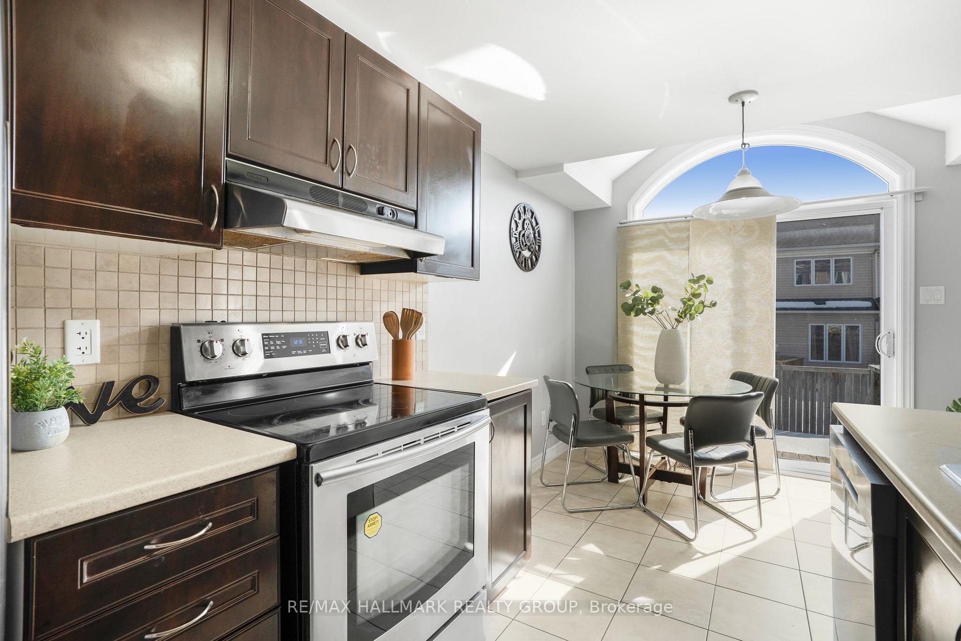 Photo 13 of 106 Garrity Crescent, Ottawa, Barrhaven - Strandherd — HOMEH