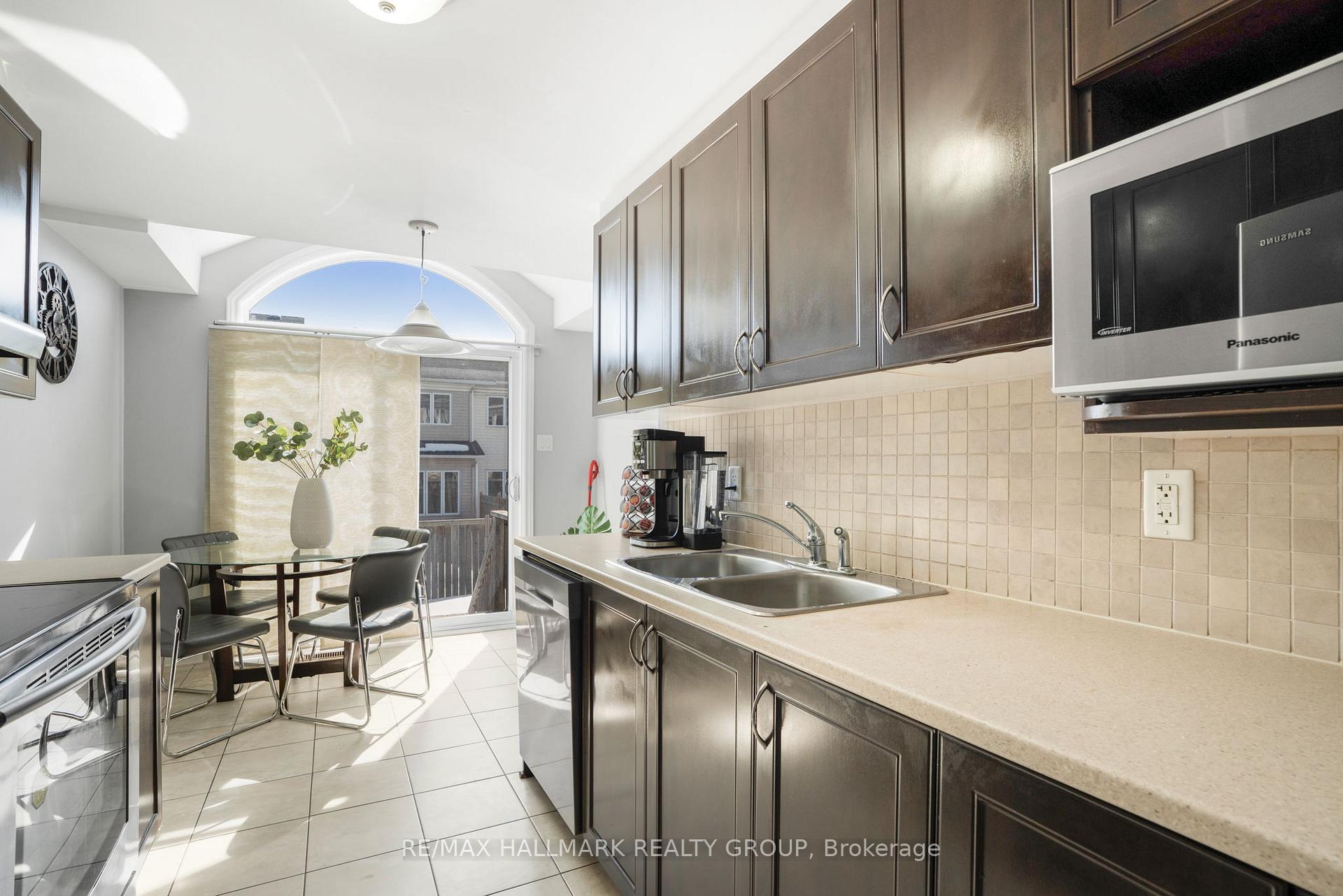 Photo 14 of 106 Garrity Crescent, Ottawa, Barrhaven - Strandherd — HOMEH