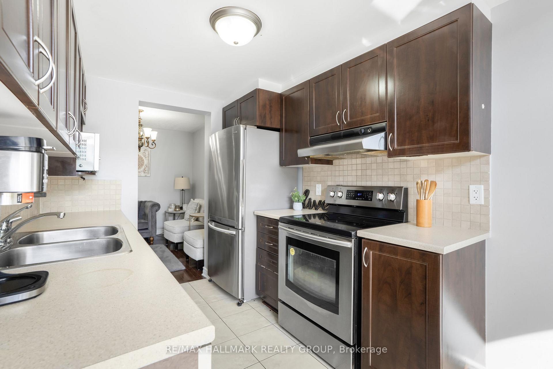 Photo 15 of 106 Garrity Crescent, Ottawa, Barrhaven - Strandherd — HOMEH