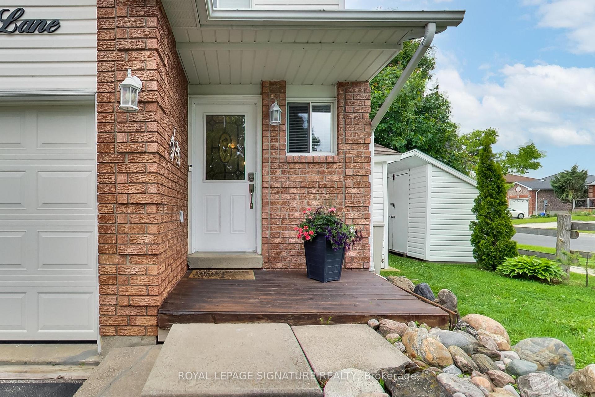Photo 2 of 18 Palling Lane, Barrie, Grove East — HOMEH