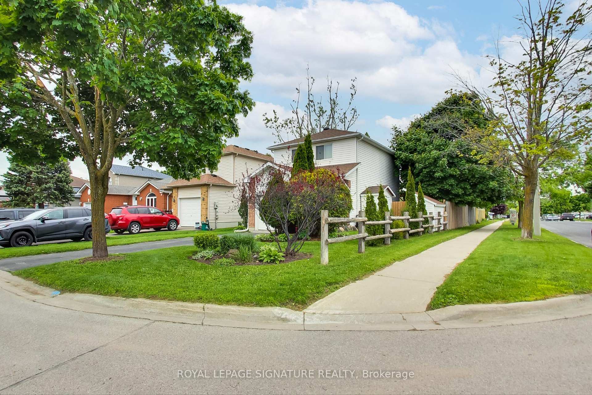 Photo 3 of 18 Palling Lane, Barrie, Grove East — HOMEH