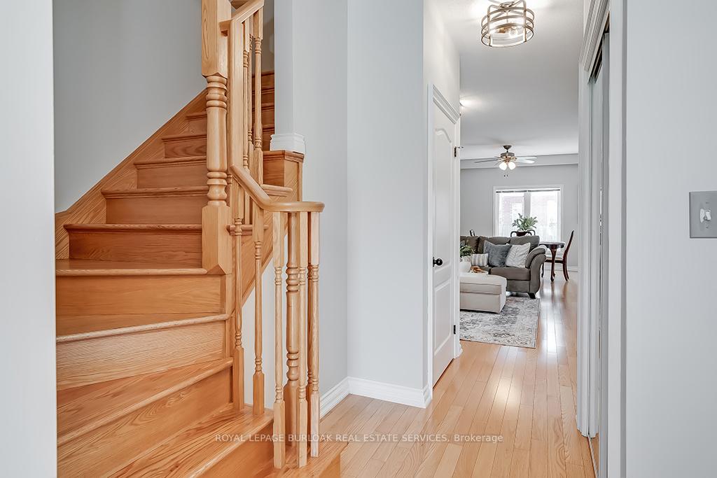 Photo 2 of 31 Tidemore Heights, Hamilton, Lakeshore — HOMEH