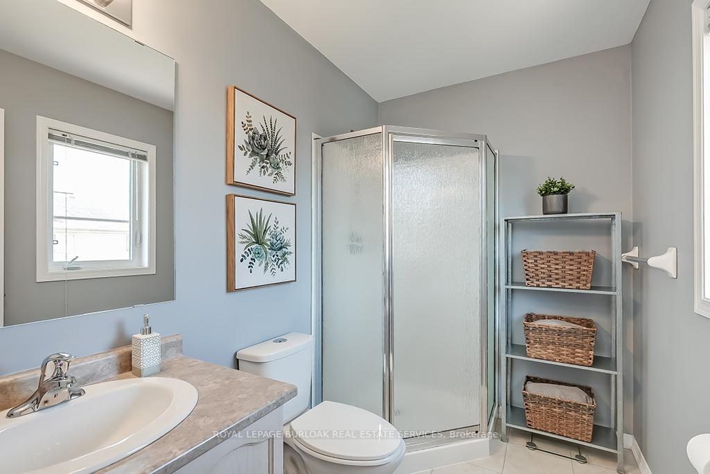 Photo 18 of 31 Tidemore Heights, Hamilton, Lakeshore — HOMEH