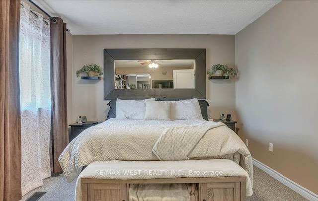 Photo 7 of 55 Burns Circle, Barrie, Letitia Heights — HOMEH