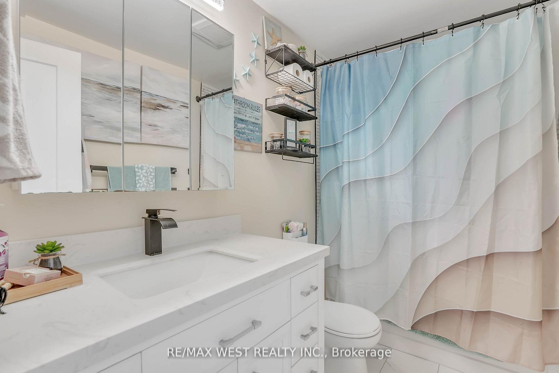 Photo 8 of 55 Burns Circle, Barrie, Letitia Heights — HOMEH