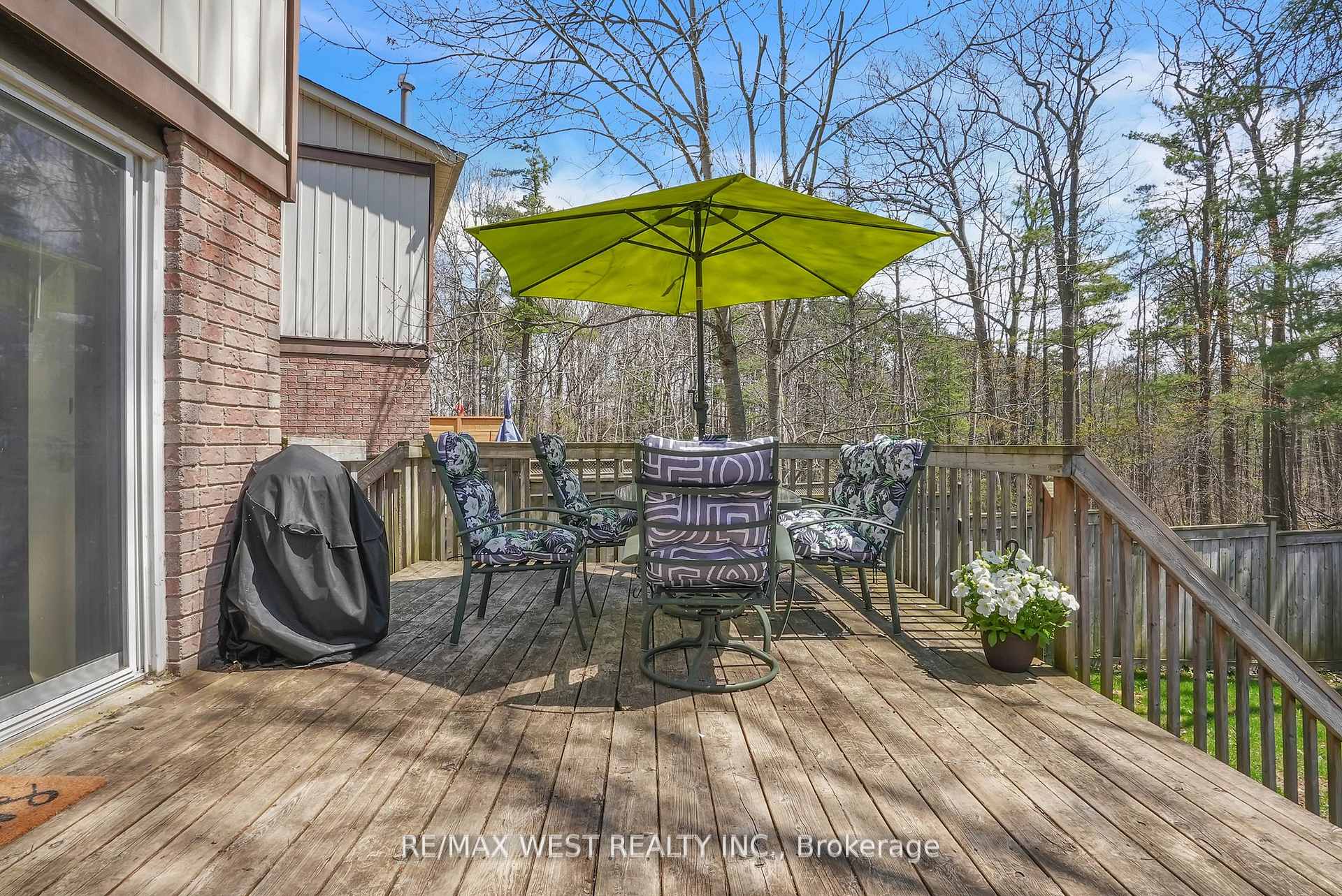 Photo 9 of 55 Burns Circle, Barrie, Letitia Heights — HOMEH