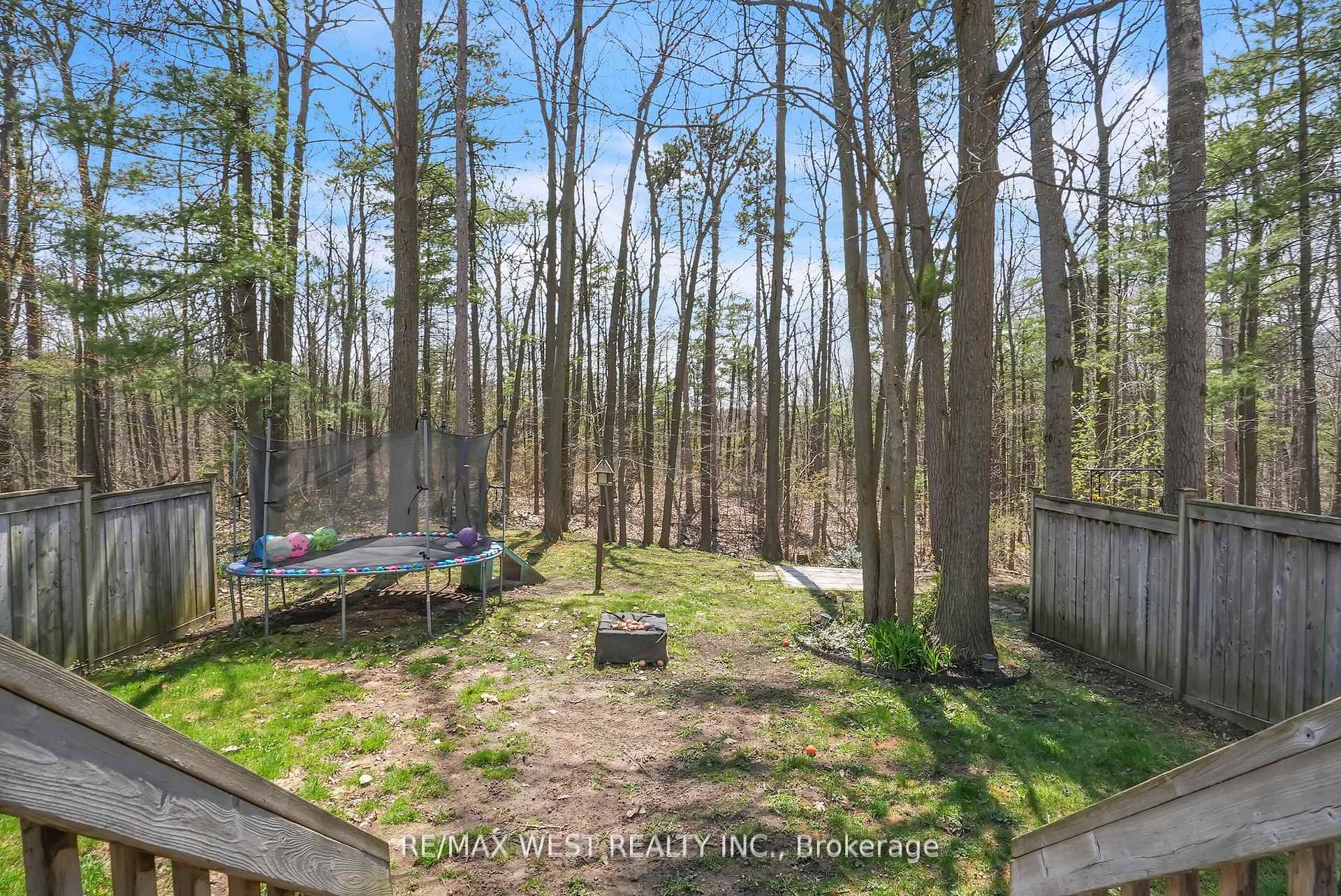 Photo 10 of 55 Burns Circle, Barrie, Letitia Heights — HOMEH
