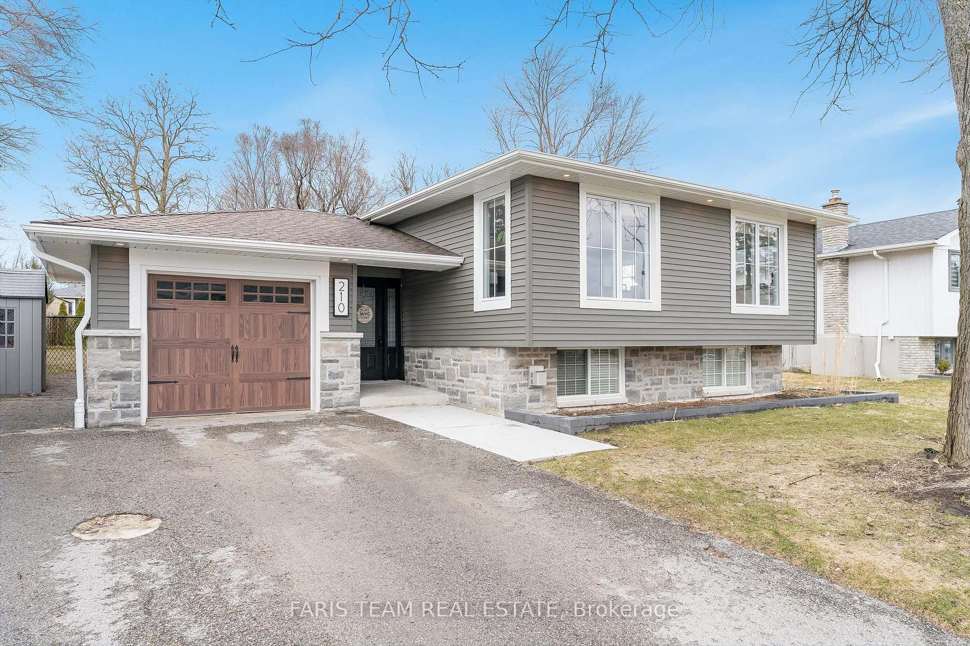 Photo 1 of 210 Spruce Crescent, Barrie, Bayshore — HOMEH