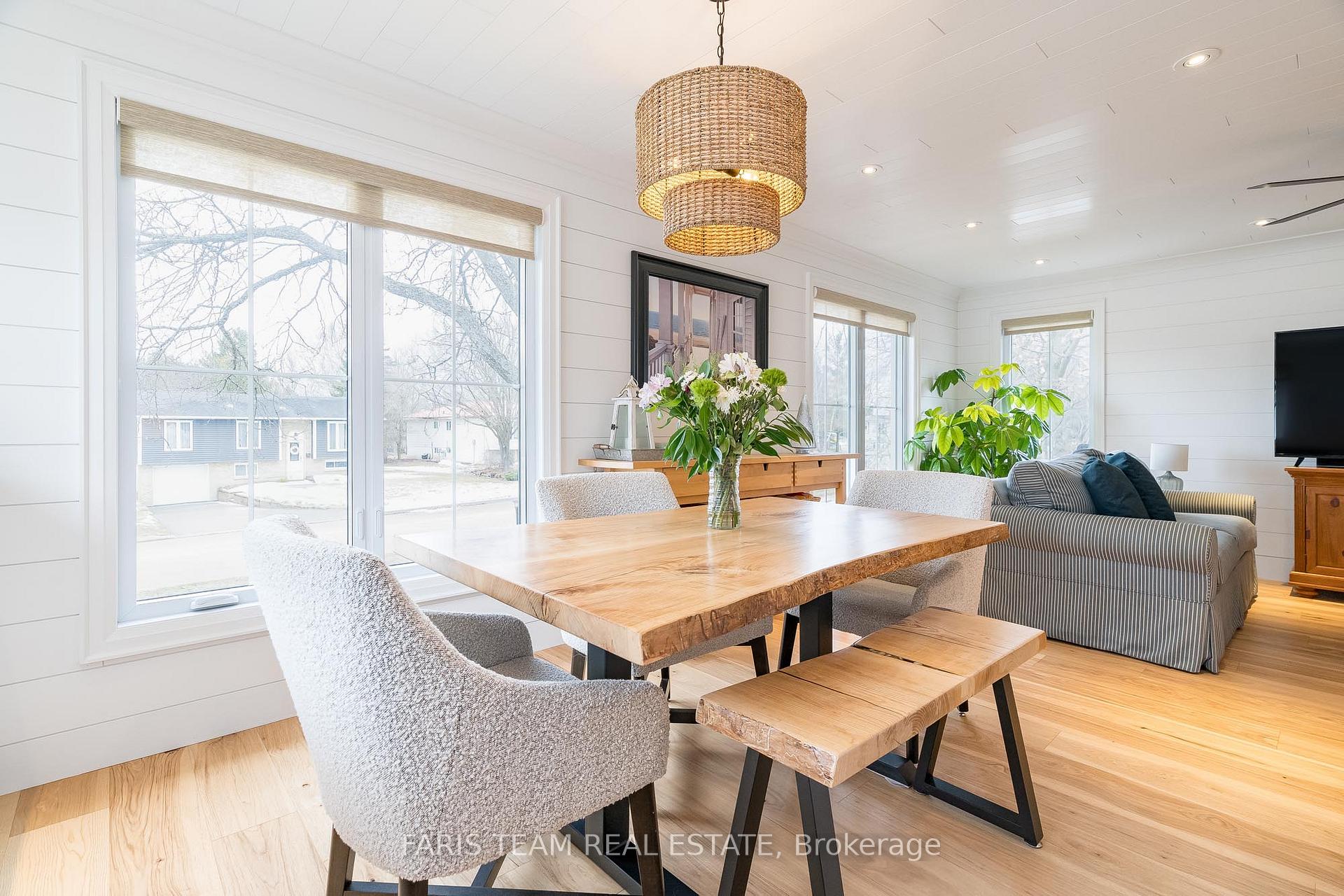 Photo 11 of 210 Spruce Crescent, Barrie, Bayshore — HOMEH