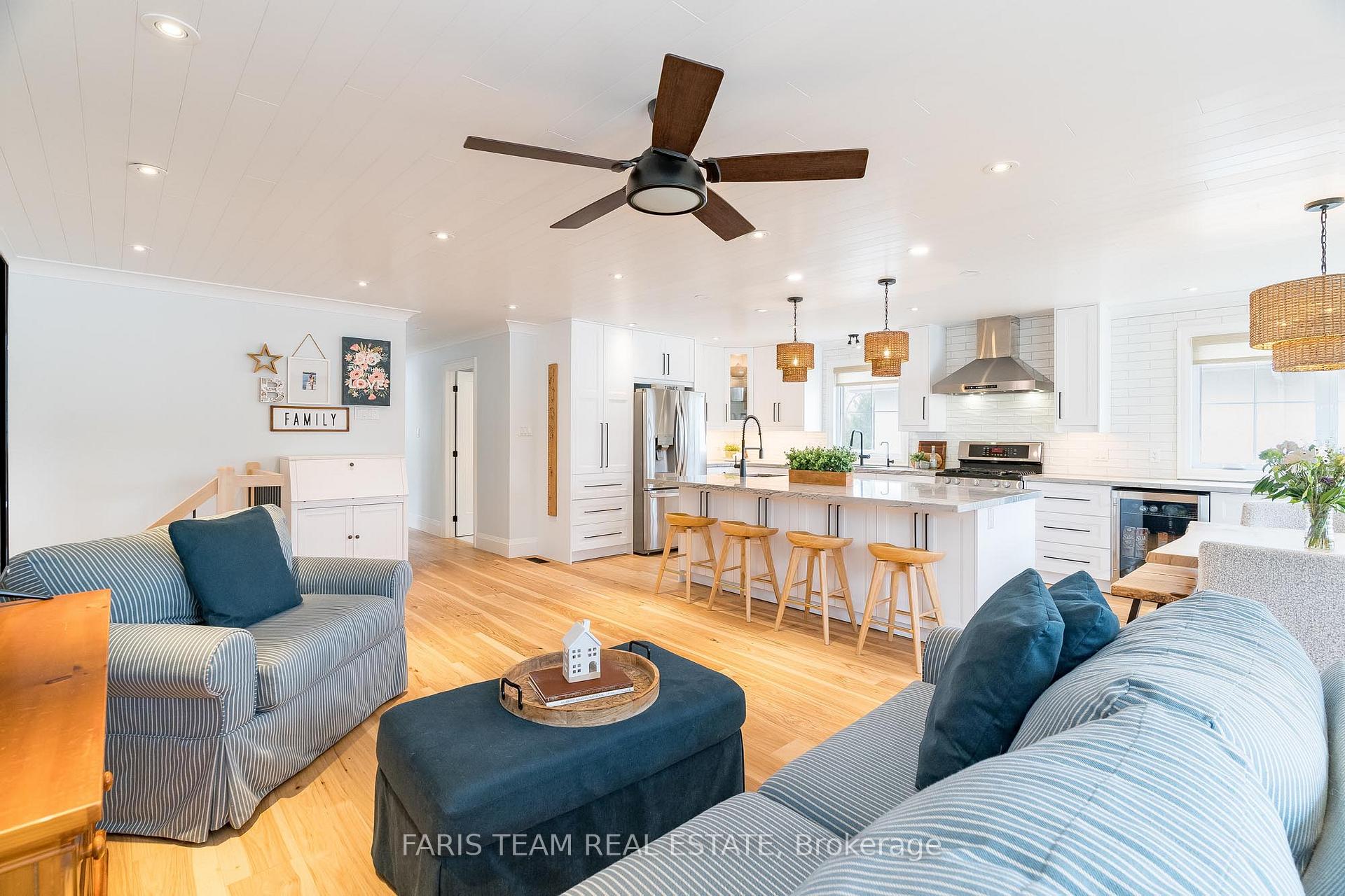 Photo 13 of 210 Spruce Crescent, Barrie, Bayshore — HOMEH