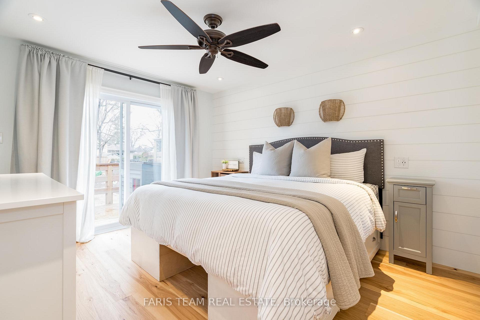 Photo 14 of 210 Spruce Crescent, Barrie, Bayshore — HOMEH