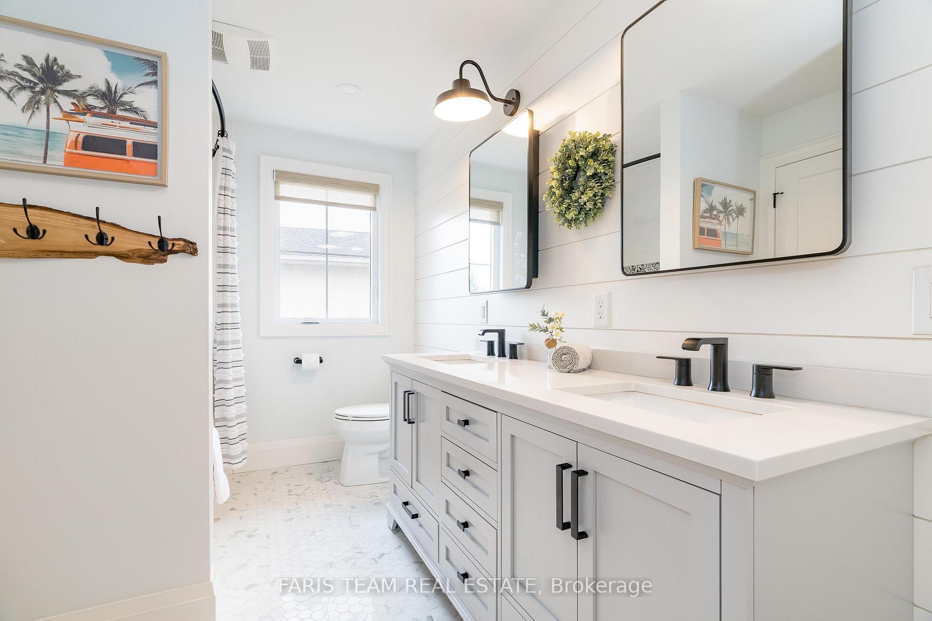 Photo 15 of 210 Spruce Crescent, Barrie, Bayshore — HOMEH