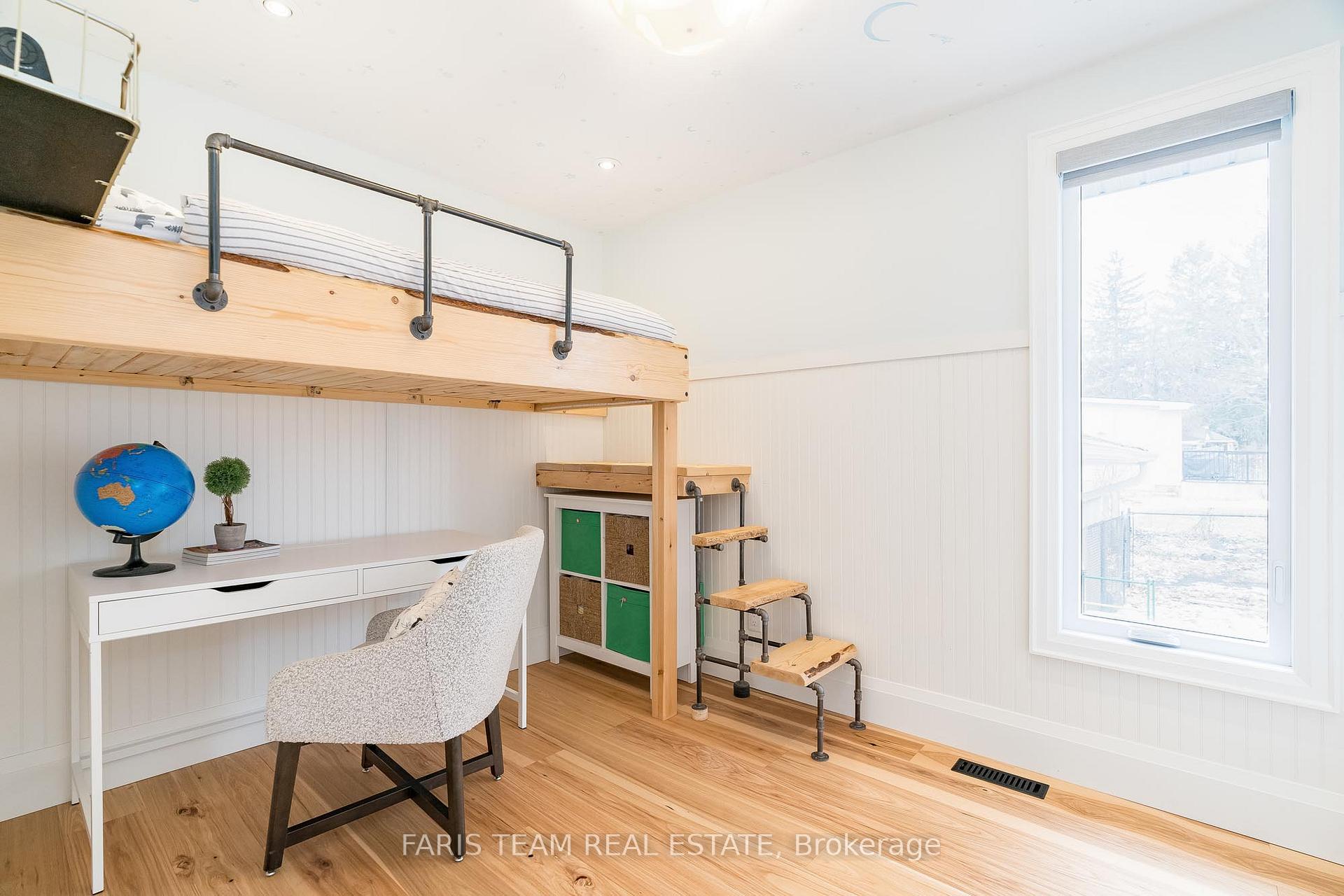 Photo 17 of 210 Spruce Crescent, Barrie, Bayshore — HOMEH