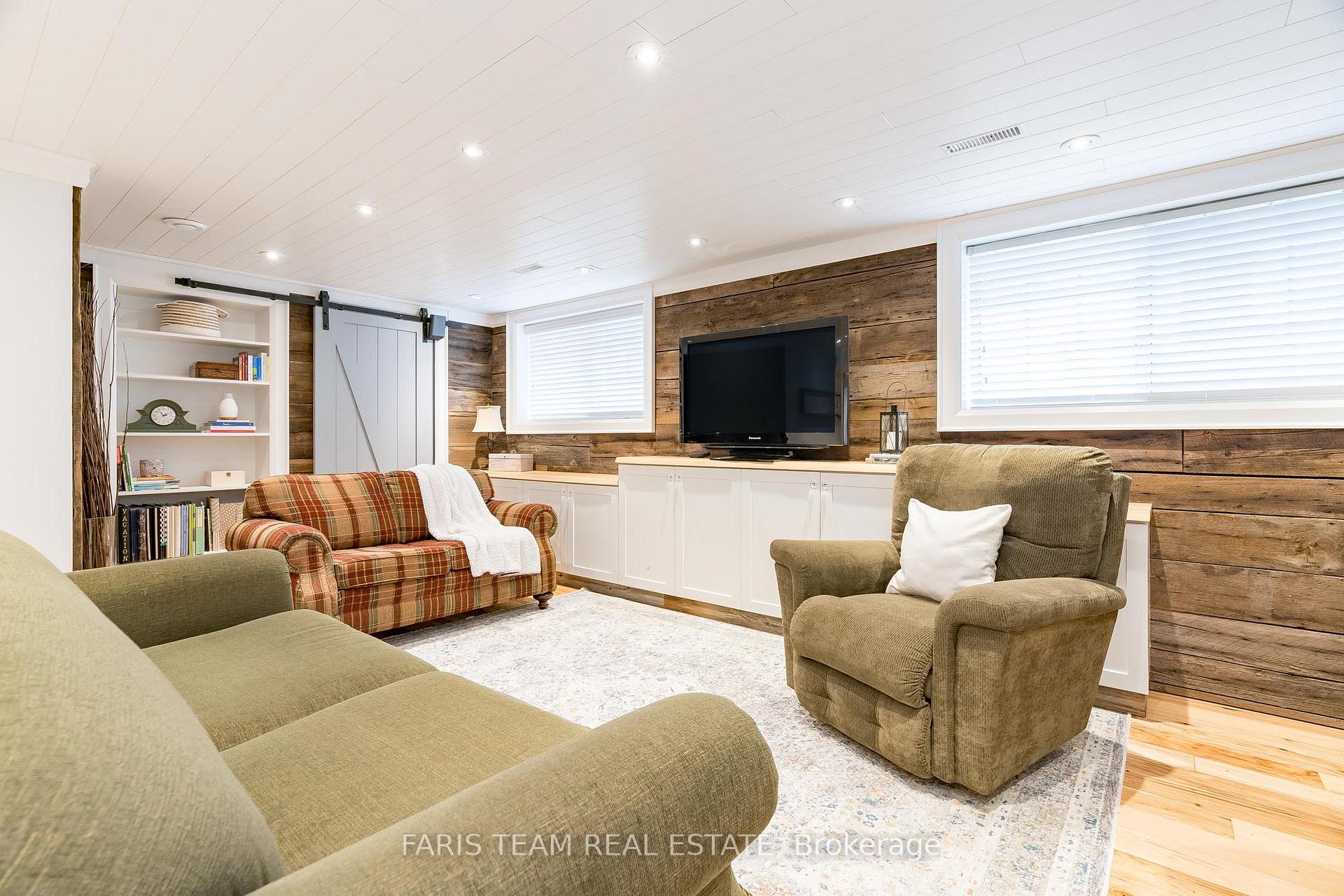 Photo 20 of 210 Spruce Crescent, Barrie, Bayshore — HOMEH