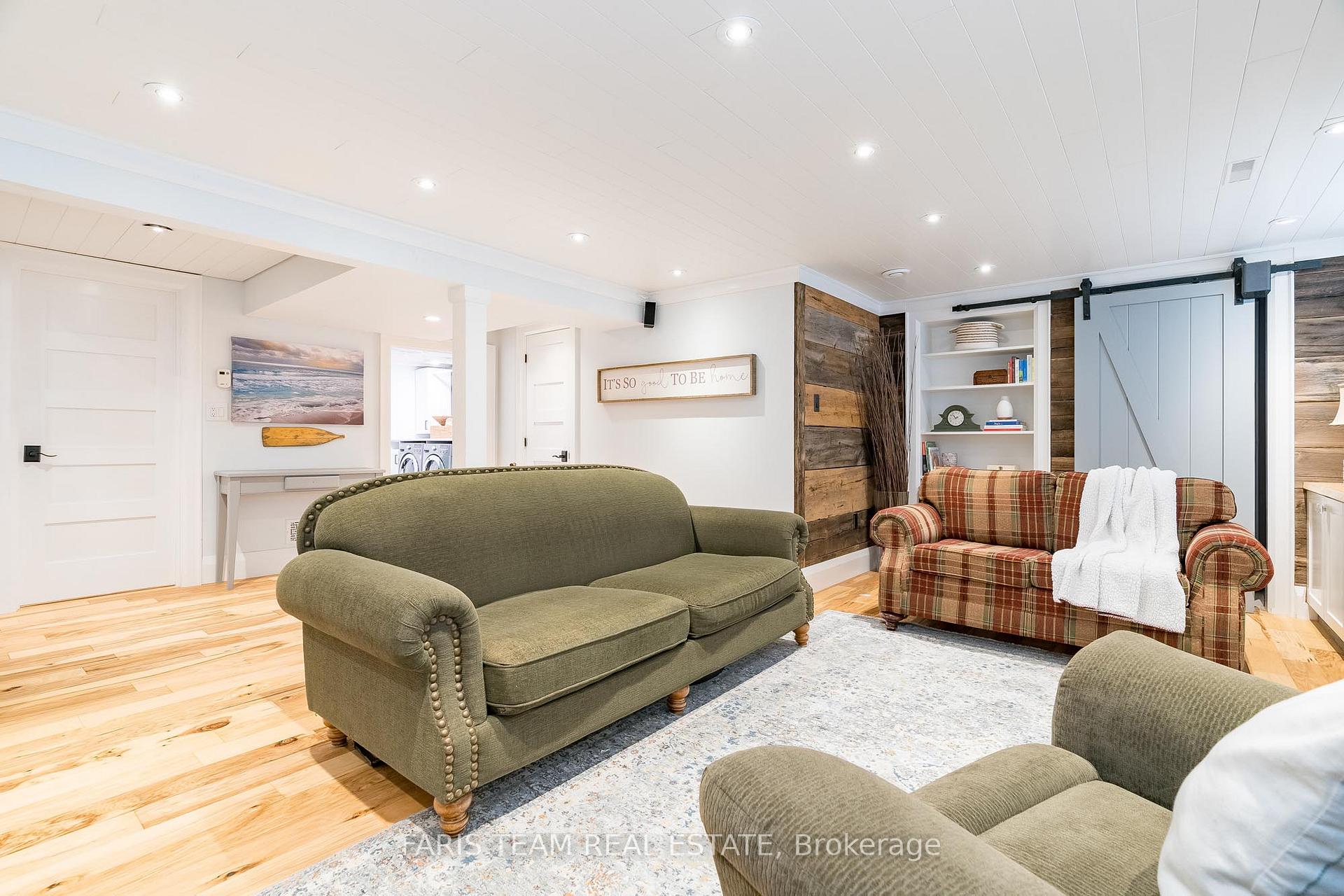 Photo 21 of 210 Spruce Crescent, Barrie, Bayshore — HOMEH
