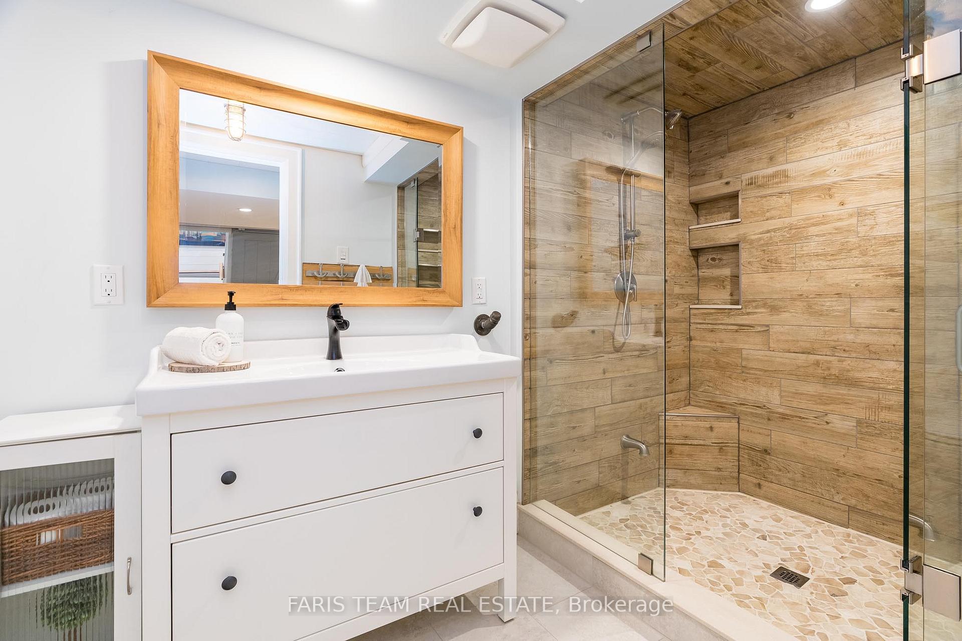 Photo 22 of 210 Spruce Crescent, Barrie, Bayshore — HOMEH