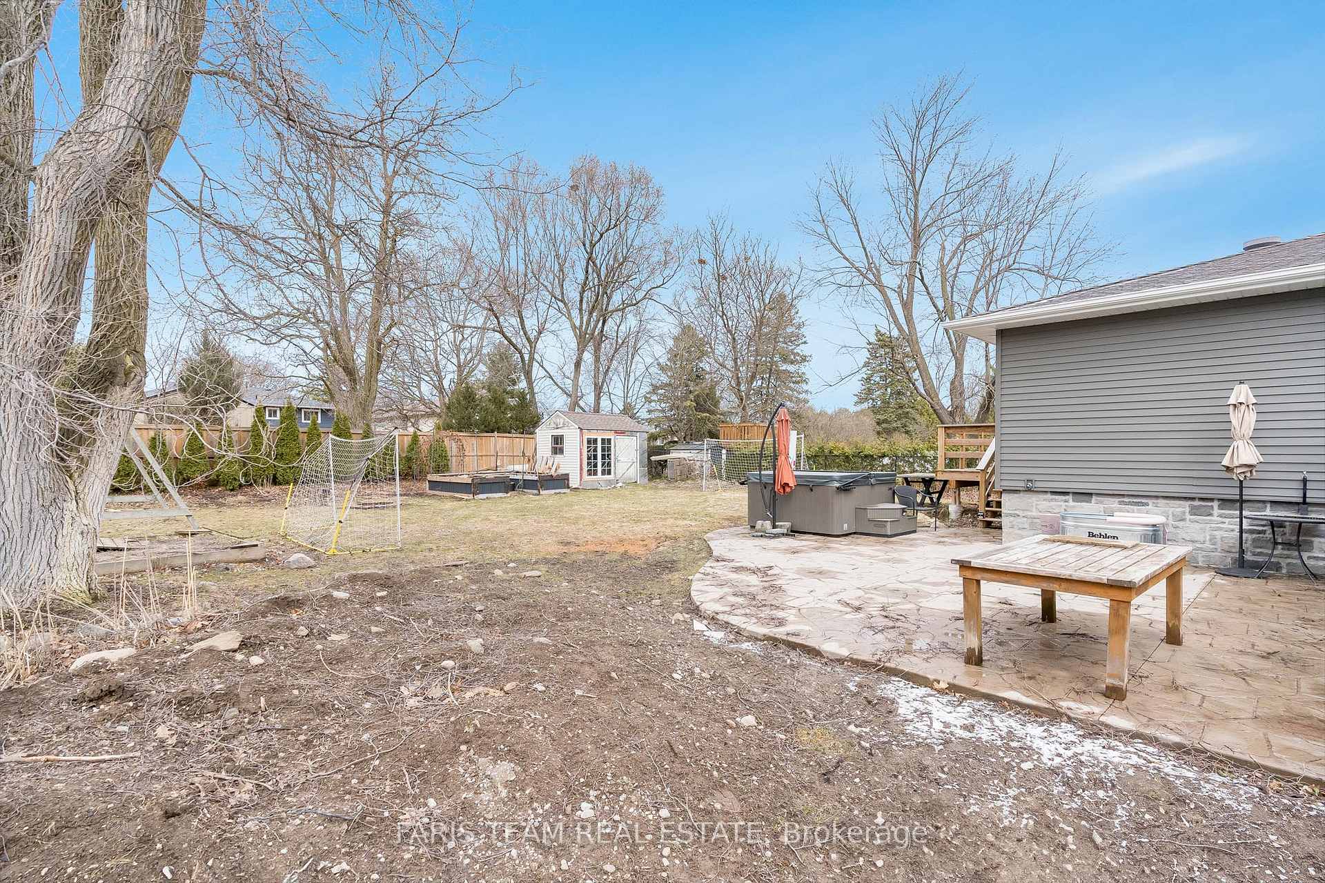 Photo 25 of 210 Spruce Crescent, Barrie, Bayshore — HOMEH