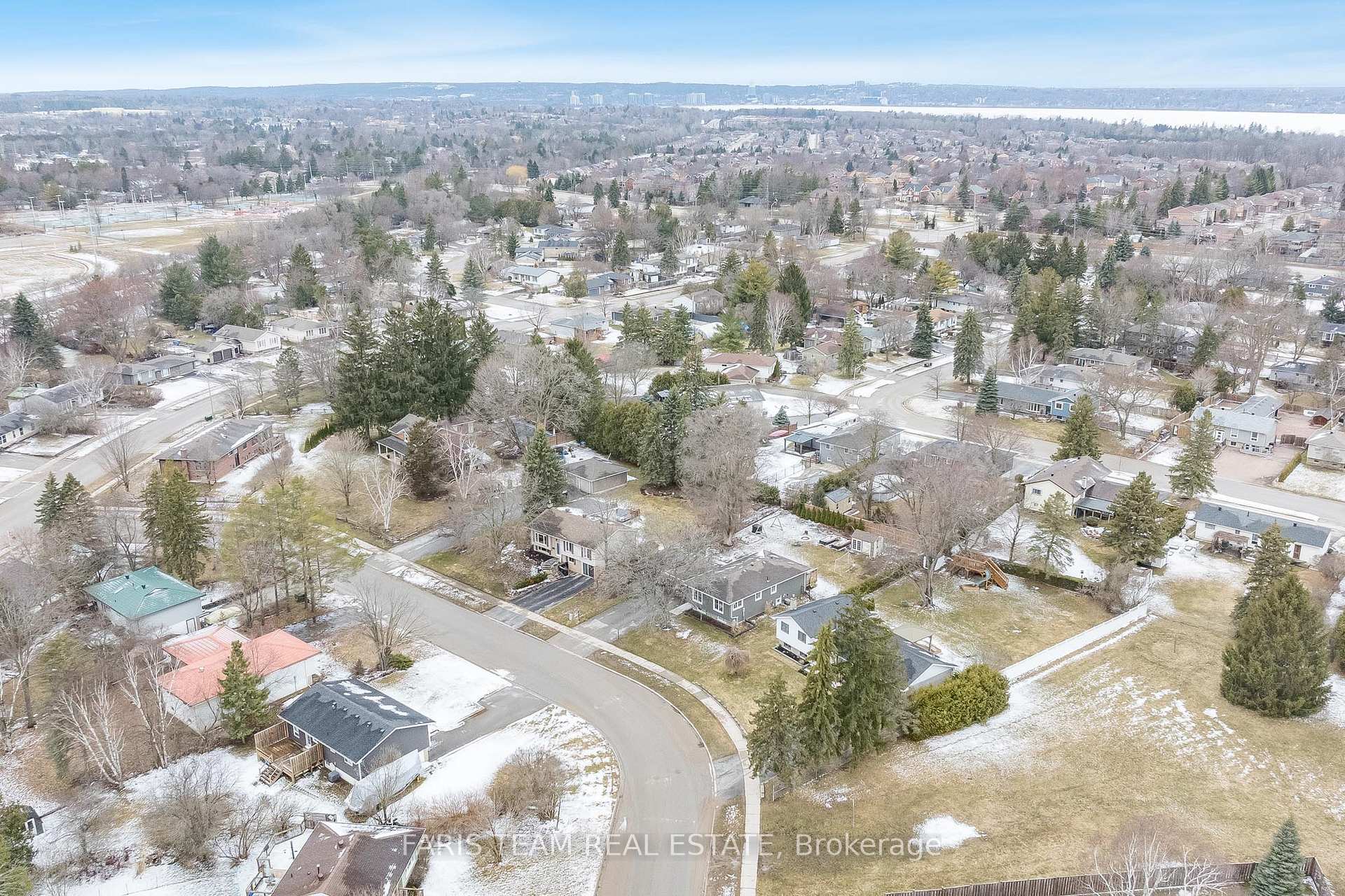 Photo 29 of 210 Spruce Crescent, Barrie, Bayshore — HOMEH