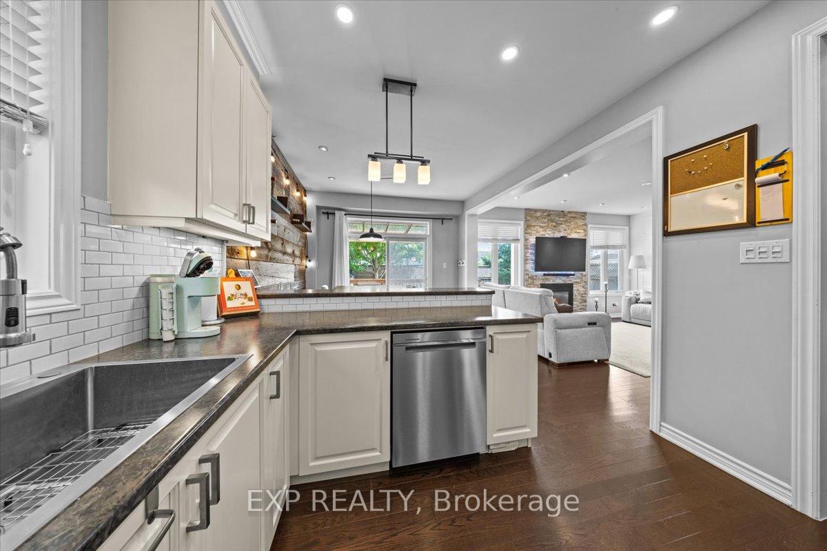 Photo 13 of 585 Dundonald Drive, Ottawa, Barrhaven - Half Moon Bay — HOMEH