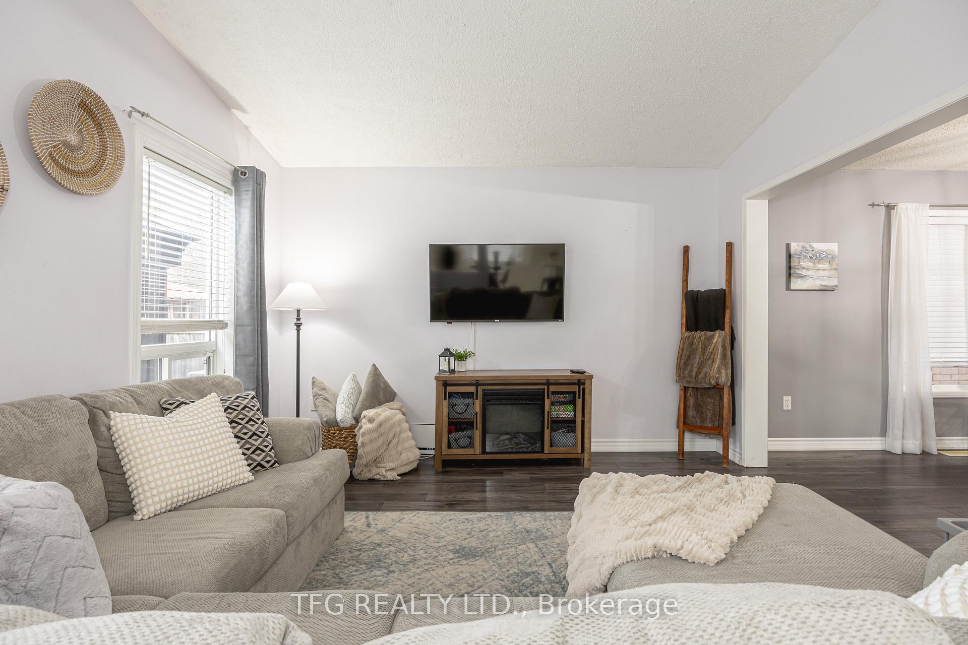 Photo 11 of 171 Brookhouse Drive, Clarington, Newcastle — HOMEH