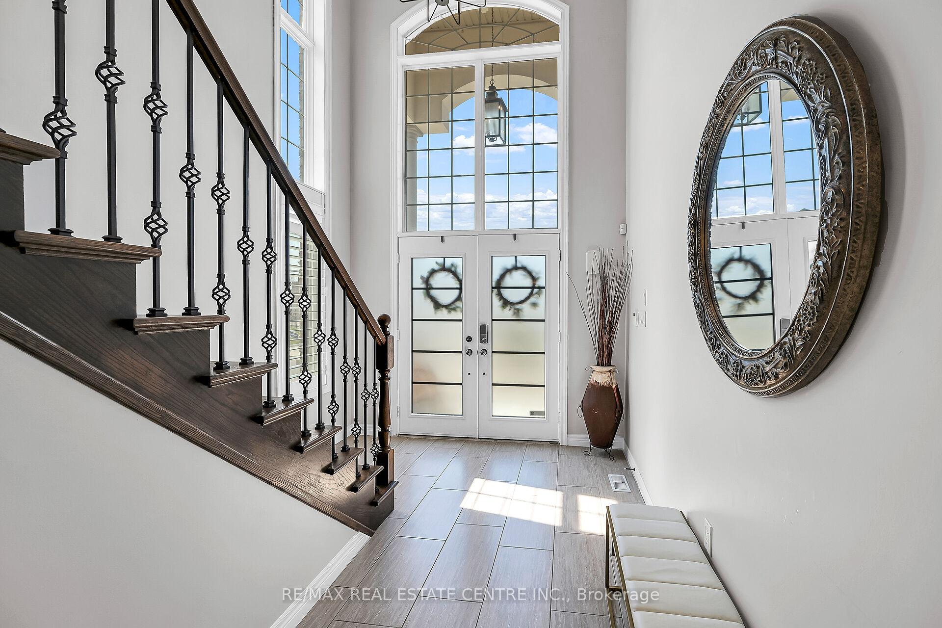 Photo 3 of 97 Chartwell Circle, Hamilton, Jerome — HOMEH