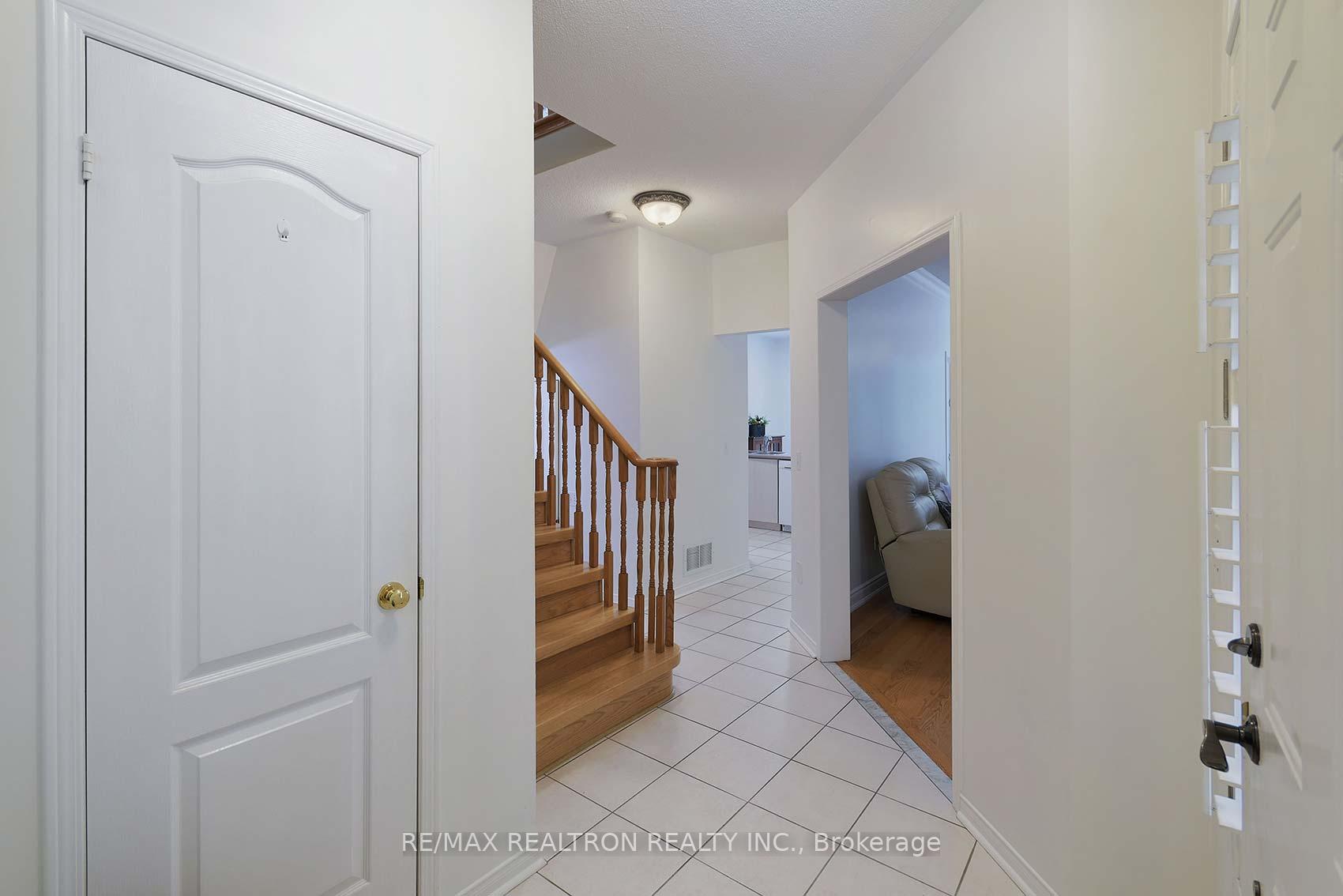 Photo 6 of 86 Ballymore Drive, Aurora, Bayview Wellington — HOMEH