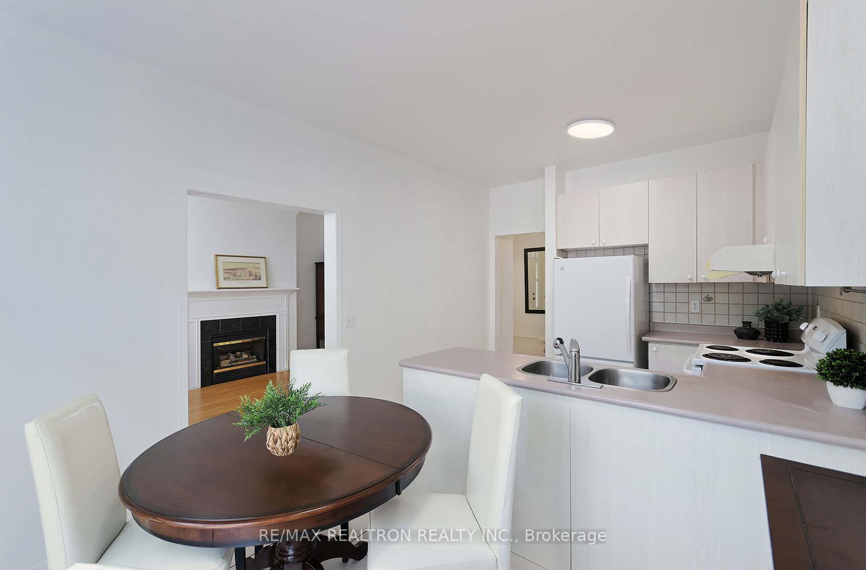 Photo 13 of 86 Ballymore Drive, Aurora, Bayview Wellington — HOMEH