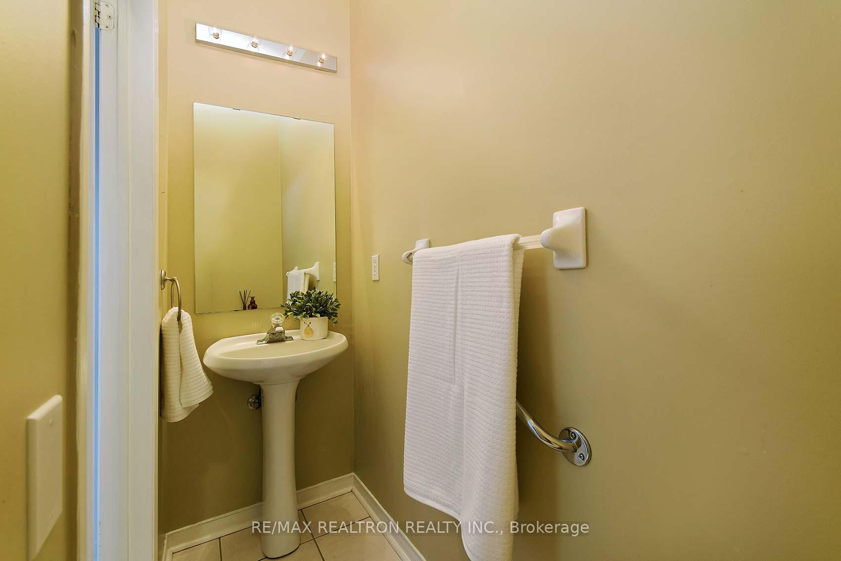 Photo 16 of 86 Ballymore Drive, Aurora, Bayview Wellington — HOMEH
