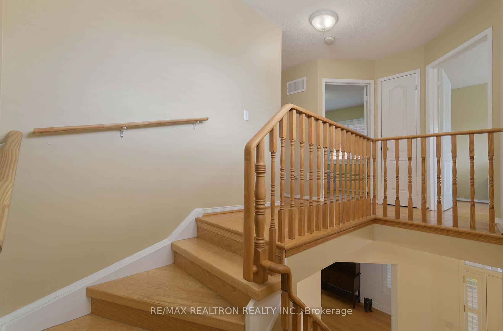 Photo 17 of 86 Ballymore Drive, Aurora, Bayview Wellington — HOMEH