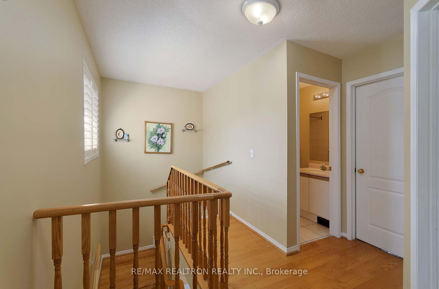 Photo 18 of 86 Ballymore Drive, Aurora, Bayview Wellington — HOMEH