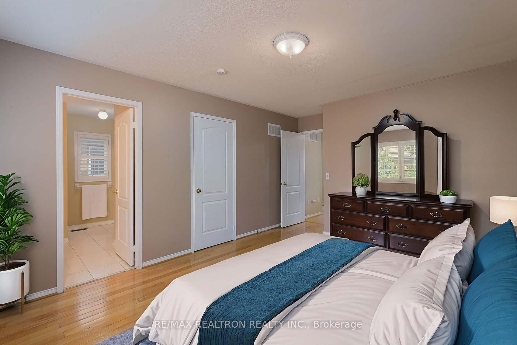 Photo 20 of 86 Ballymore Drive, Aurora, Bayview Wellington — HOMEH