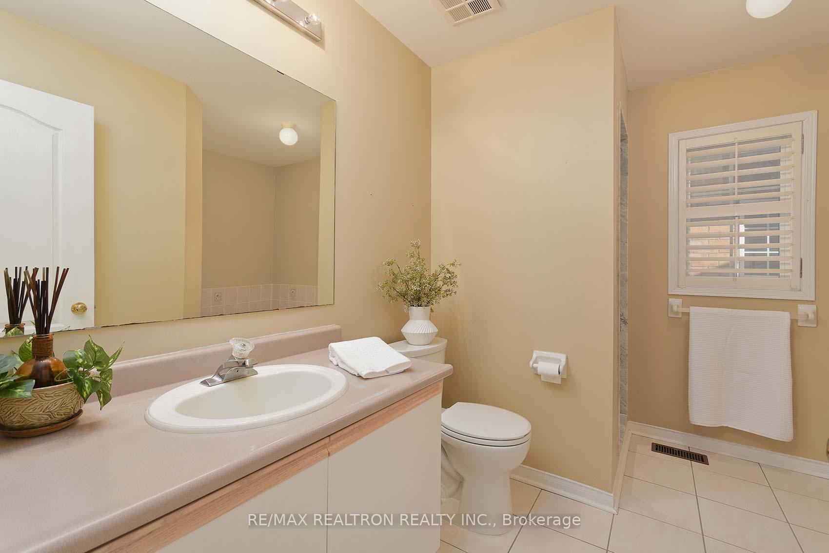 Photo 21 of 86 Ballymore Drive, Aurora, Bayview Wellington — HOMEH