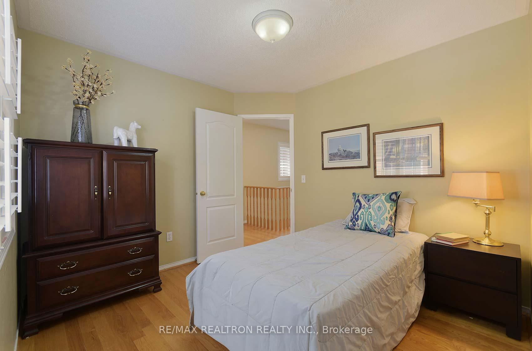 Photo 22 of 86 Ballymore Drive, Aurora, Bayview Wellington — HOMEH
