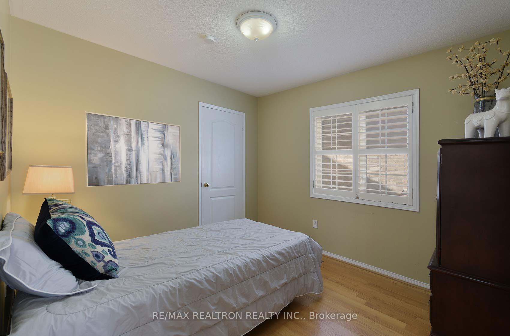 Photo 23 of 86 Ballymore Drive, Aurora, Bayview Wellington — HOMEH