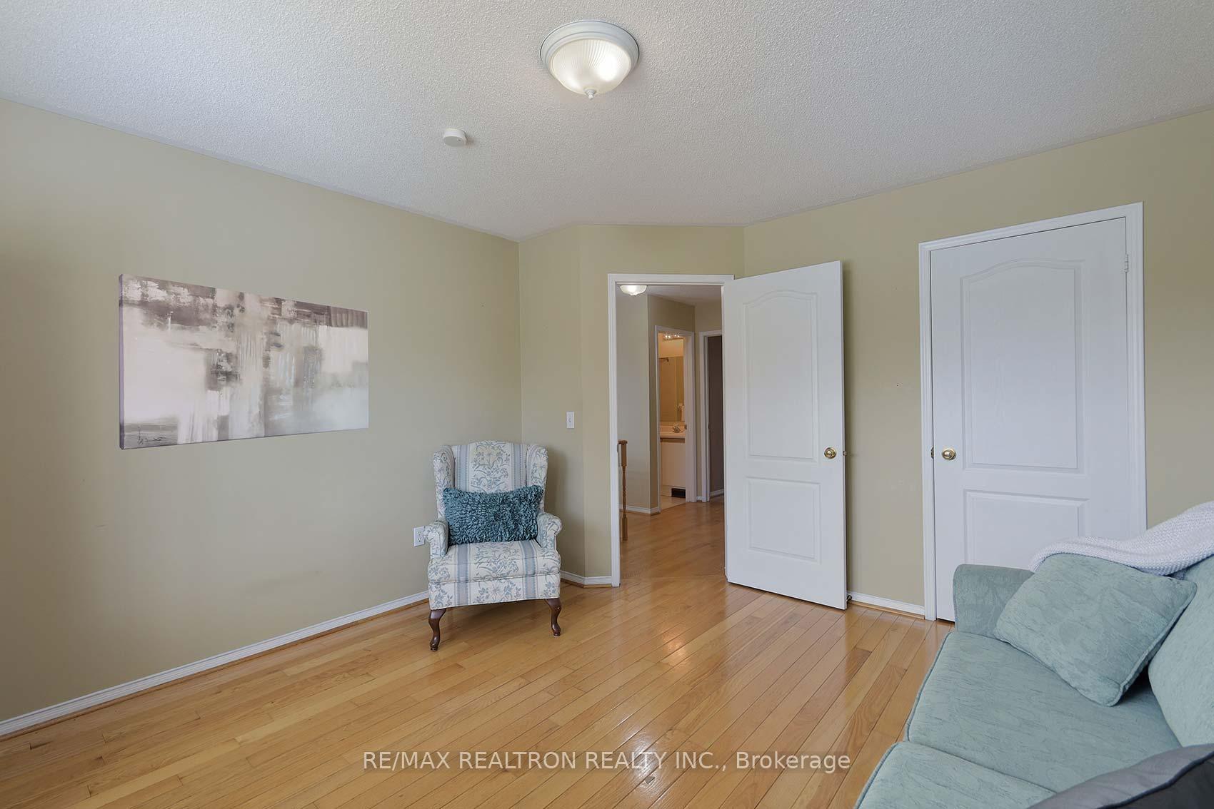 Photo 26 of 86 Ballymore Drive, Aurora, Bayview Wellington — HOMEH