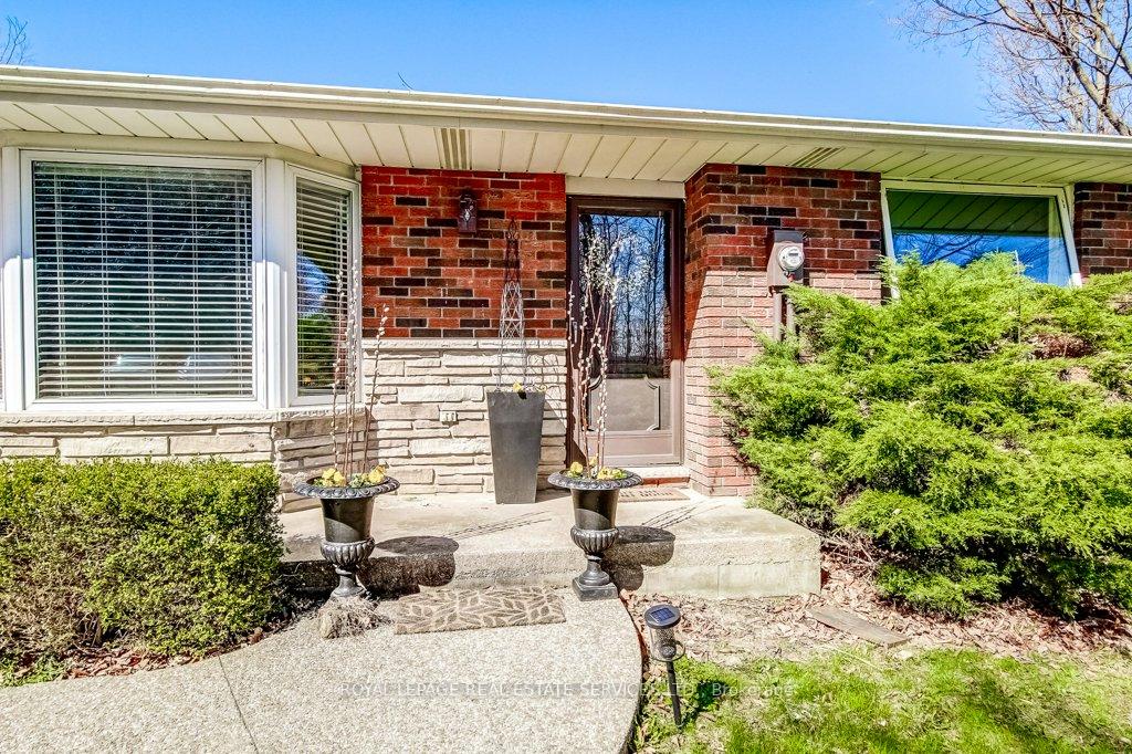 Photo 3 of 9346 Dickenson Road, Hamilton, Airport Employment Area — HOMEH