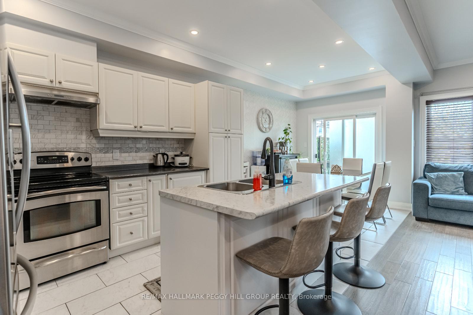 Photo 3 of 104 Stanley Street, Barrie, East Bayfield — HOMEH