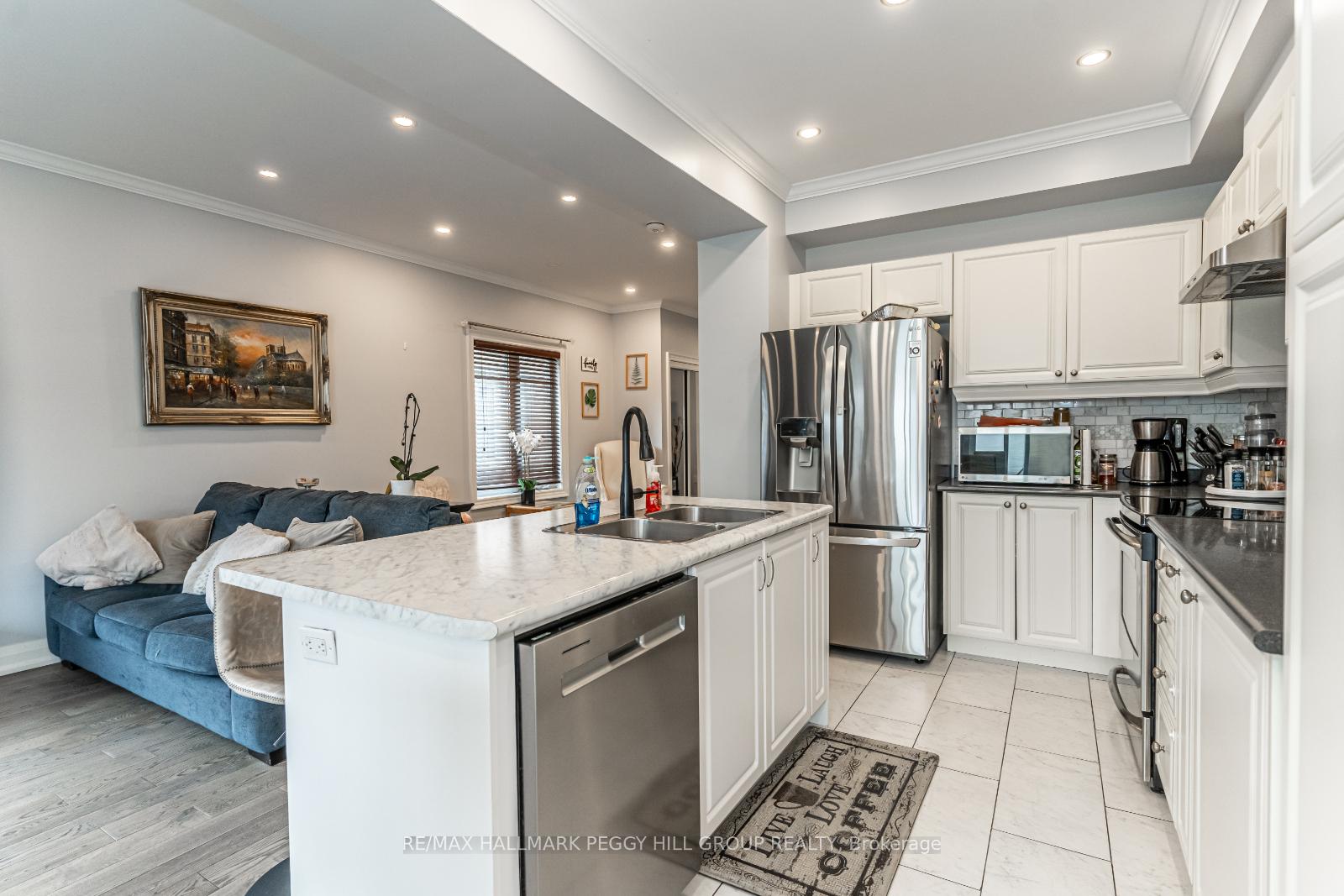 Photo 4 of 104 Stanley Street, Barrie, East Bayfield — HOMEH