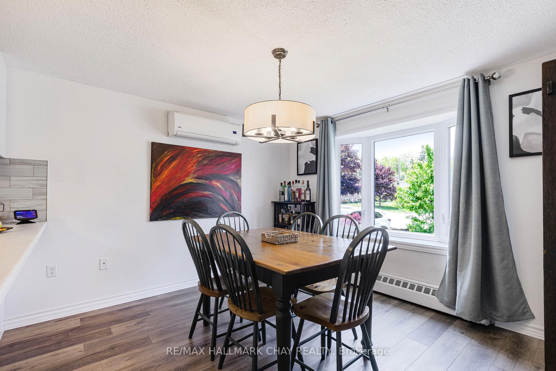 Photo 5 of 18 Riverwood Court, Barrie, Sunnidale — HOMEH
