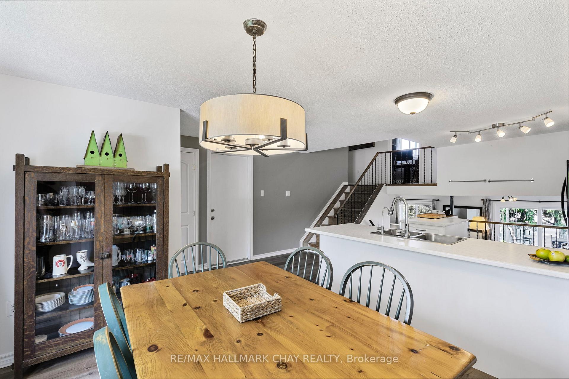 Photo 6 of 18 Riverwood Court, Barrie, Sunnidale — HOMEH