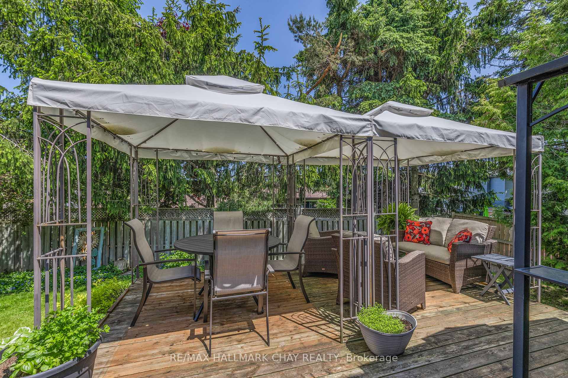 Photo 20 of 18 Riverwood Court, Barrie, Sunnidale — HOMEH