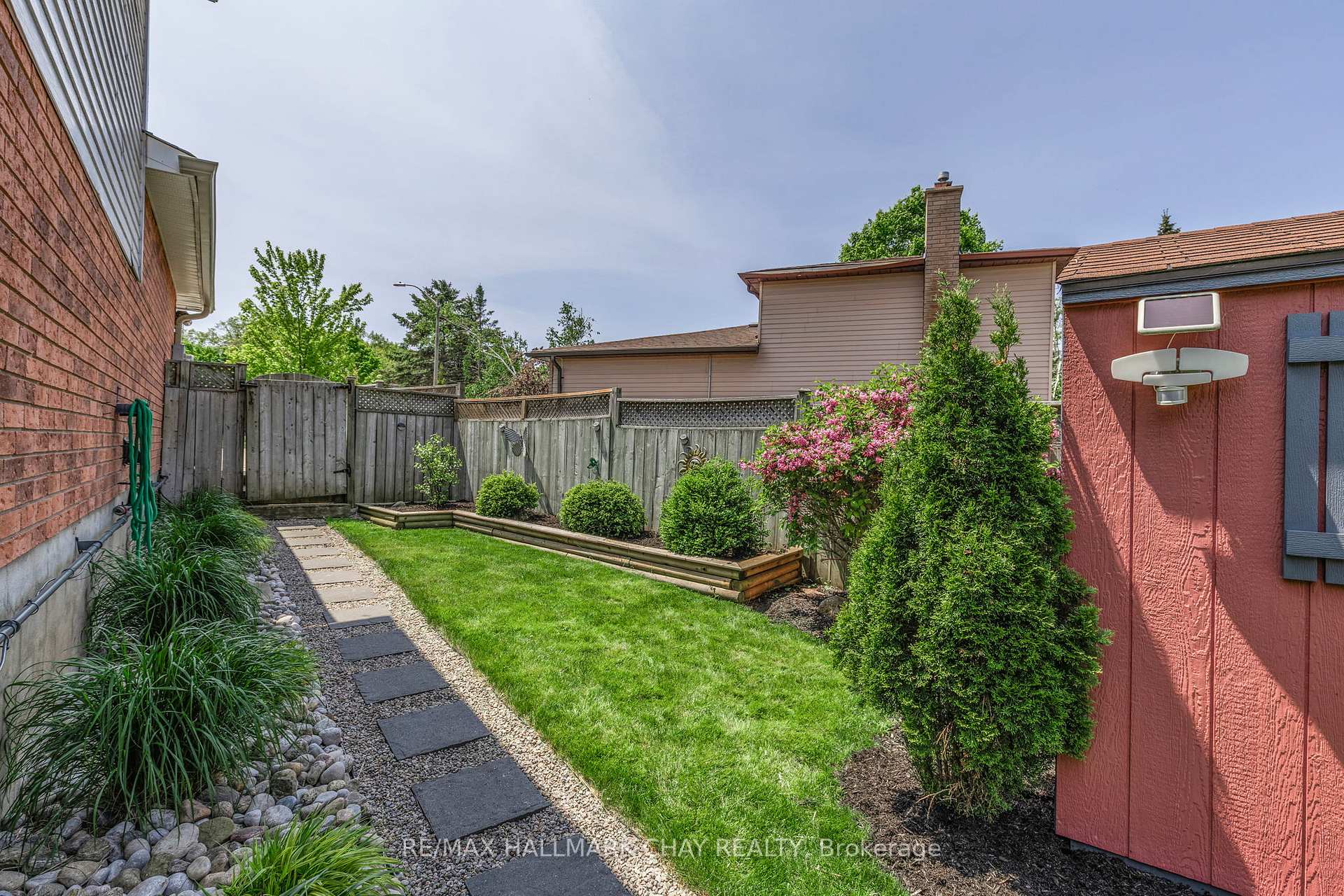 Photo 22 of 18 Riverwood Court, Barrie, Sunnidale — HOMEH