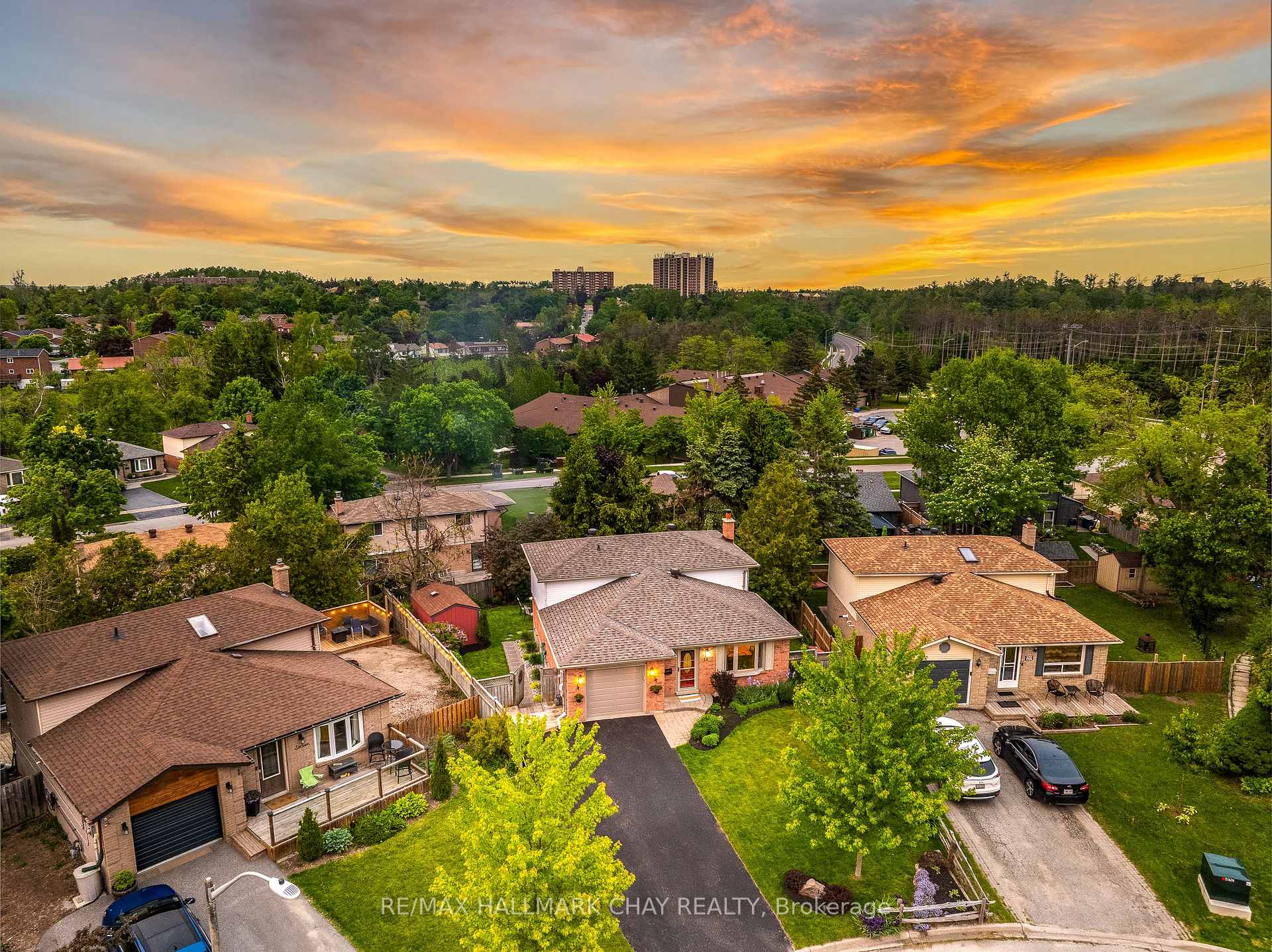 Photo 23 of 18 Riverwood Court, Barrie, Sunnidale — HOMEH