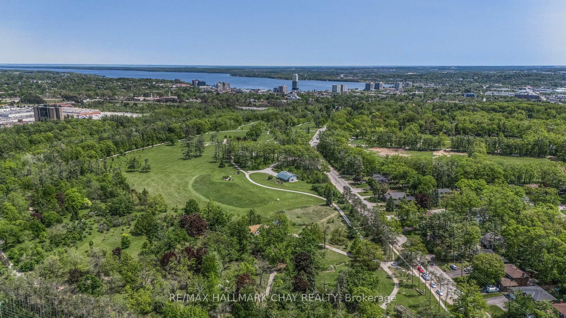 Photo 26 of 18 Riverwood Court, Barrie, Sunnidale — HOMEH