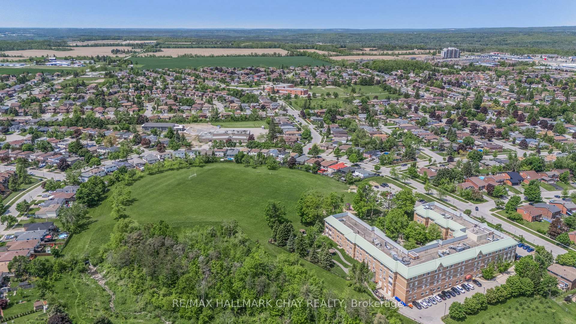 Photo 27 of 18 Riverwood Court, Barrie, Sunnidale — HOMEH