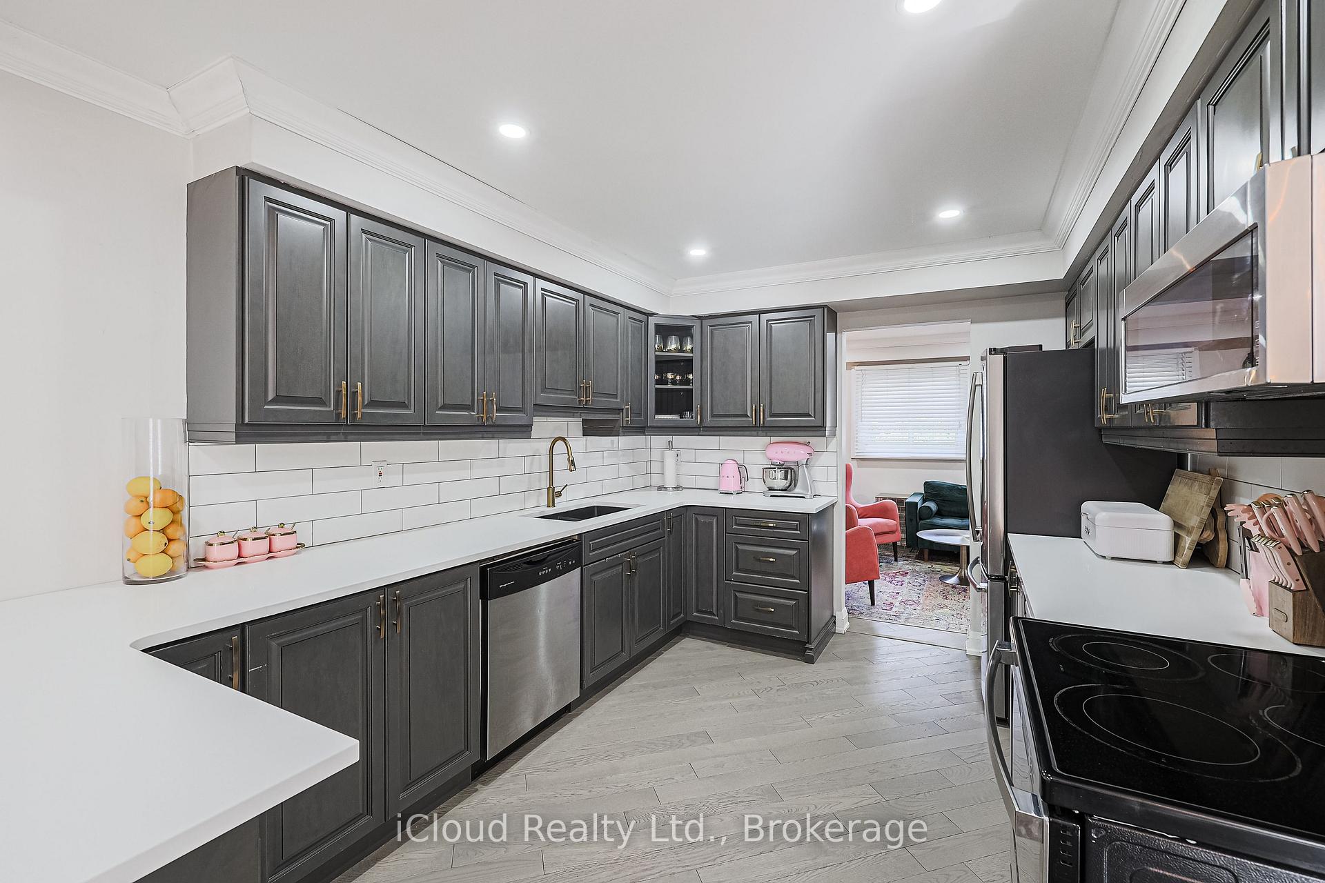 Photo 4 of 49 Tams Drive, Ajax, Central East — HOMEH
