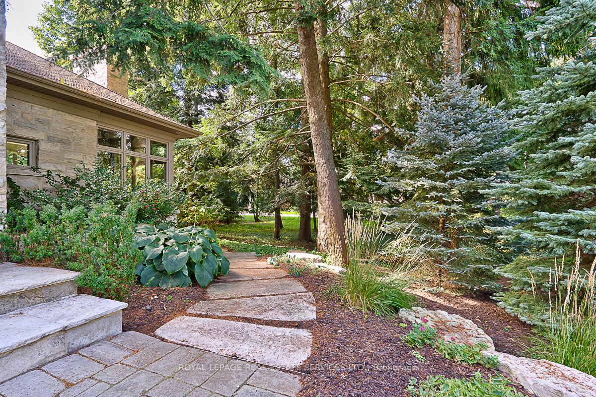 Photo 3 of 177 Lovers Lane, Hamilton, Ancaster — HOMEH
